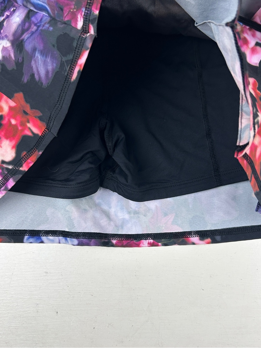 Lululemon Women's Layered Lined Mini Skirt Skirt Floral Black Size 8 Sporty - Picture 3 of 6